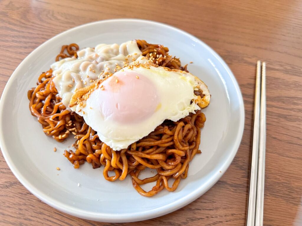 チャパゲティ 完成 目玉焼きトッピング