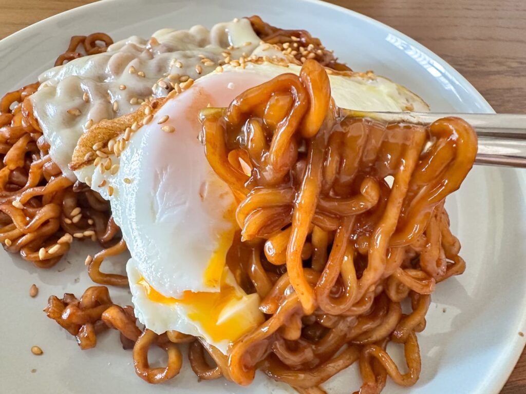 チャパゲティ 完成 目玉焼きトッピング