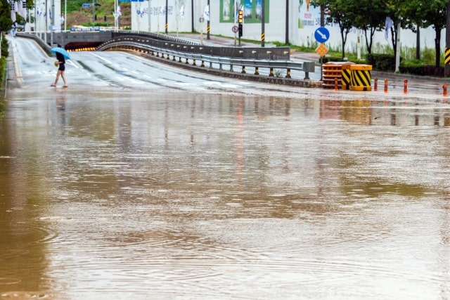 洪水