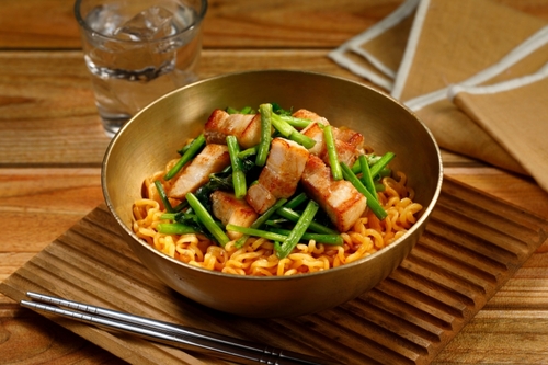 ミナリサムギョプサル風辛ラーメン