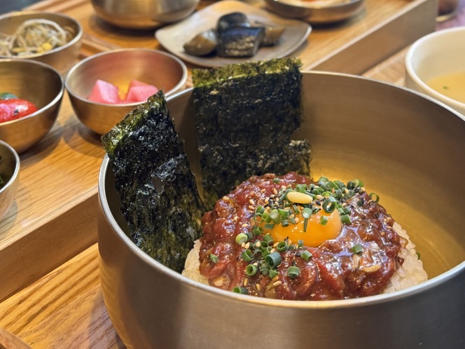 炙りユッケビビンパ